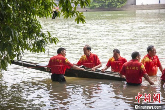 广东开启龙舟季 东莞龙舟盛宴热闹登场
