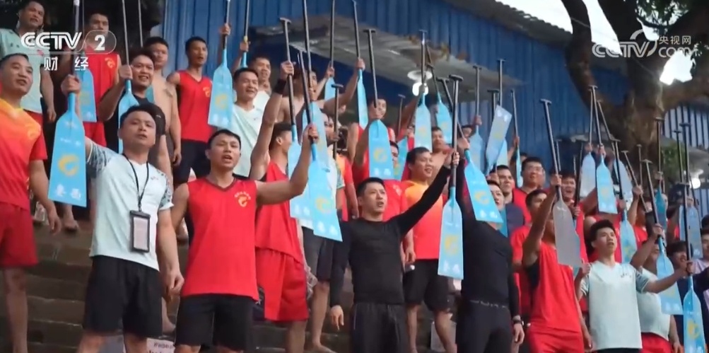 起龙仪式、夜训、苦练、非遗体验……龙舟文化成为中国独特“文化名片” 起龙仪式、夜训、苦练、非遗体验……龙舟文化成为中国独特“文化名片”