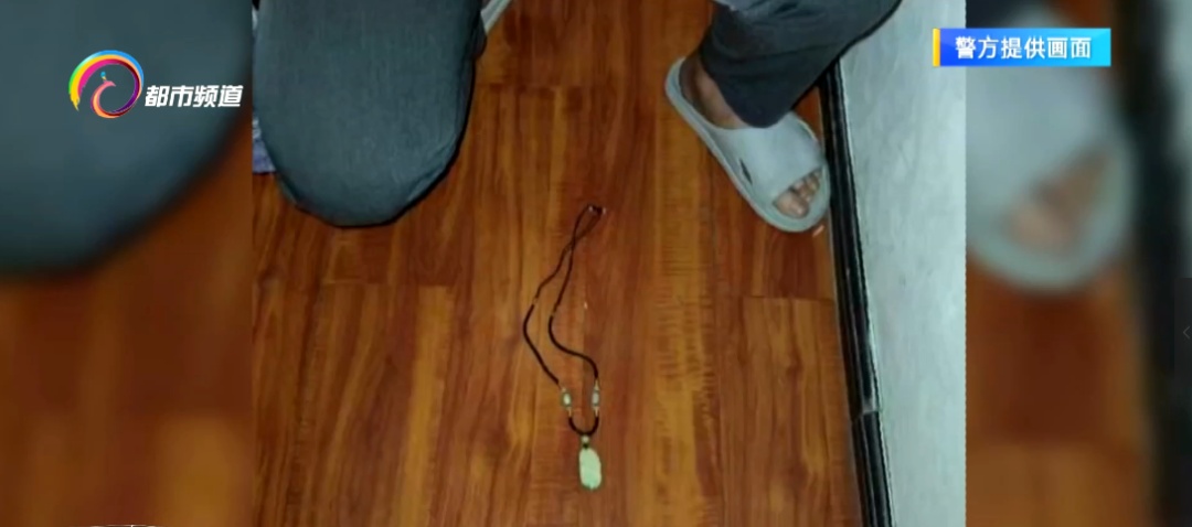 摆夜市玉石饰品失窃,盗贼竟是…… 摆夜市玉石饰品失窃,盗贼竟是……