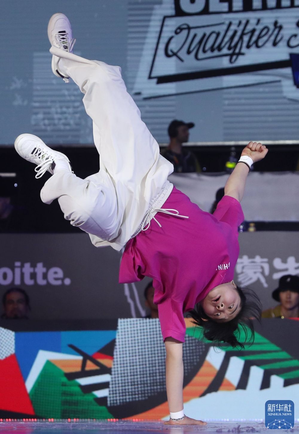 巴黎奥运预备式丨奥运会资格系列赛上海站：曾莹莹、郑子妍霹雳舞晋级16强