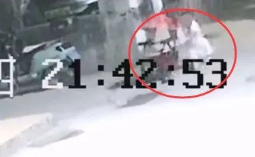 三亚15岁学生“捡”到1岁半走失小男孩，立即做了这件事……