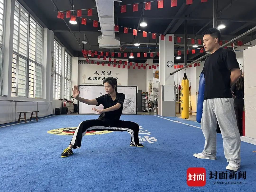 汪文斌向世界推荐！揭秘00后“峨眉女侠”组团出山的台前幕后