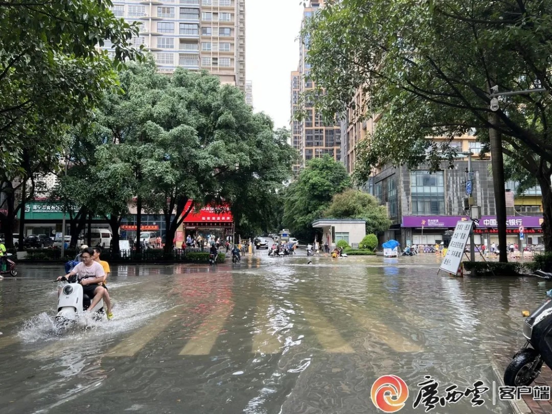 暴雨信号解除！雷雨云团已离开南宁！这些救援瞬间好暖心……