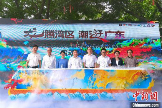 广东开启龙舟季 东莞龙舟盛宴热闹登场