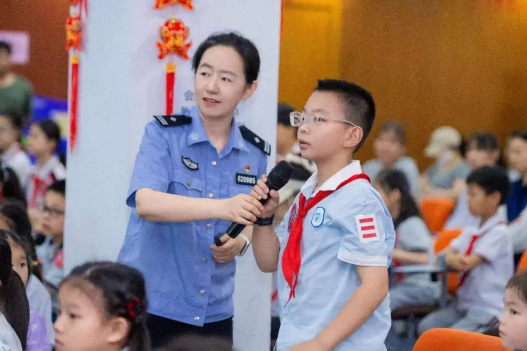 这堂长江边的青少年“防溺水”安全课生动又实用