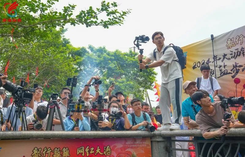 全国现存最古老龙舟！592岁盐步老龙“重出江湖”