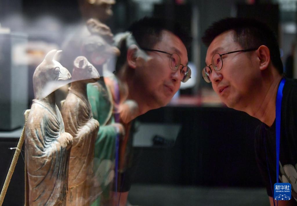 新疆文物修复师:用指尖匠心唤醒文物 新疆文物修复师:用指尖匠心唤醒文物