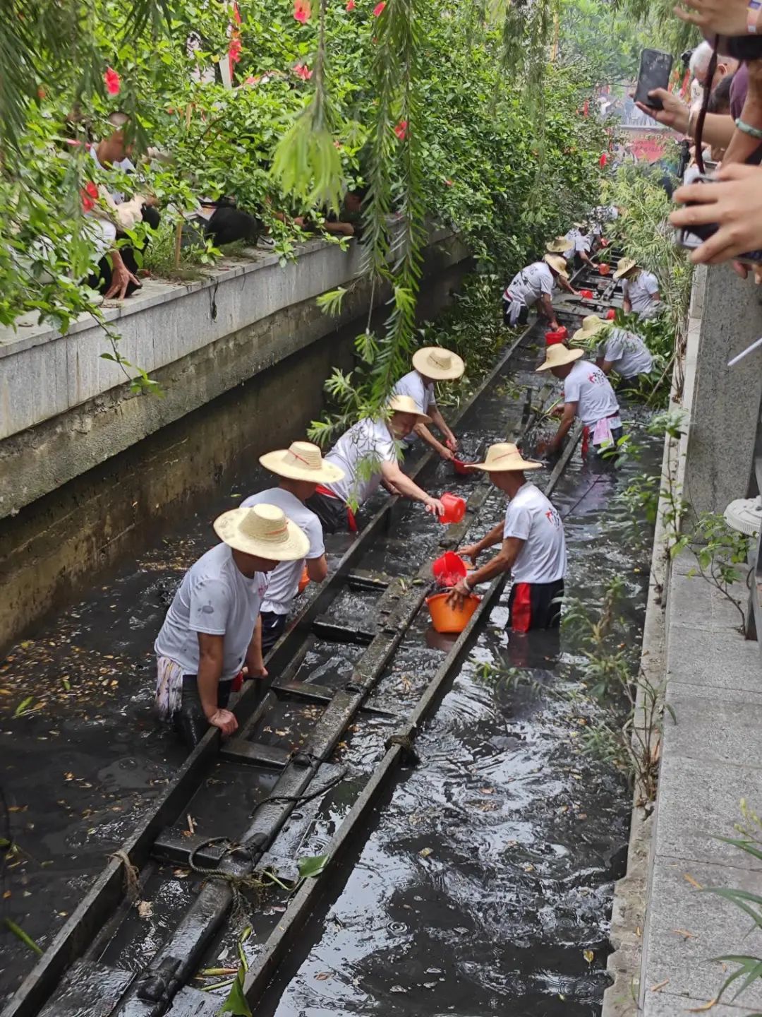 全国现存最古老龙舟！592岁盐步老龙“重出江湖”