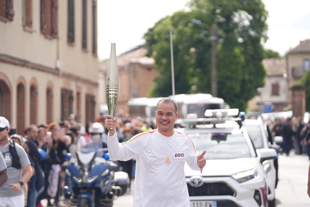 巴黎奥运会|巴黎奥运会火炬传递上演“中国接力”