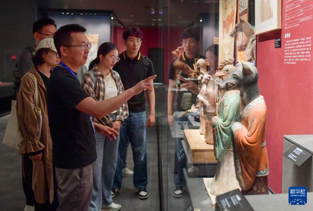 新疆文物修复师:用指尖匠心唤醒文物 新疆文物修复师:用指尖匠心唤醒文物