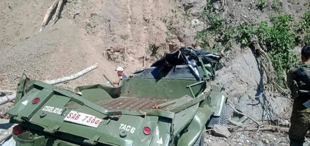 菲律宾军车失控发生车祸 已致3死6伤