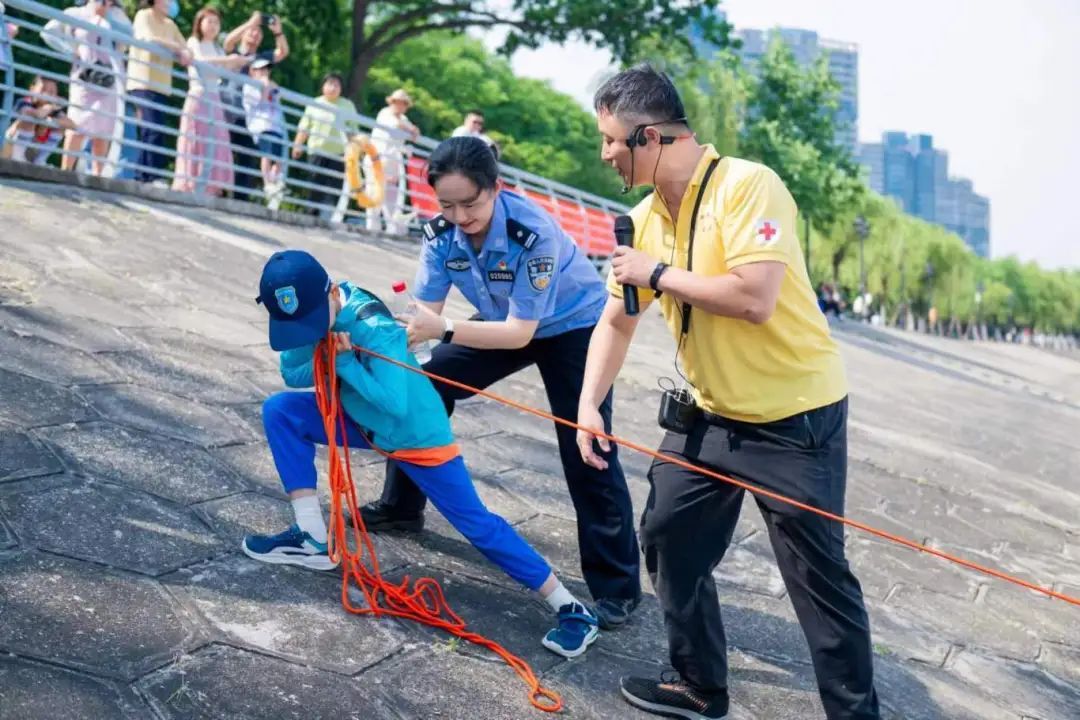 这堂长江边的青少年“防溺水”安全课生动又实用
