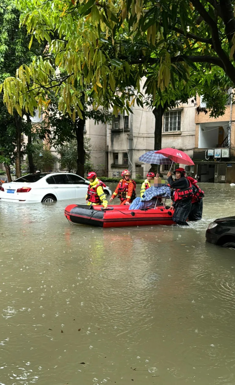 暴雨信号解除！雷雨云团已离开南宁！这些救援瞬间好暖心……
