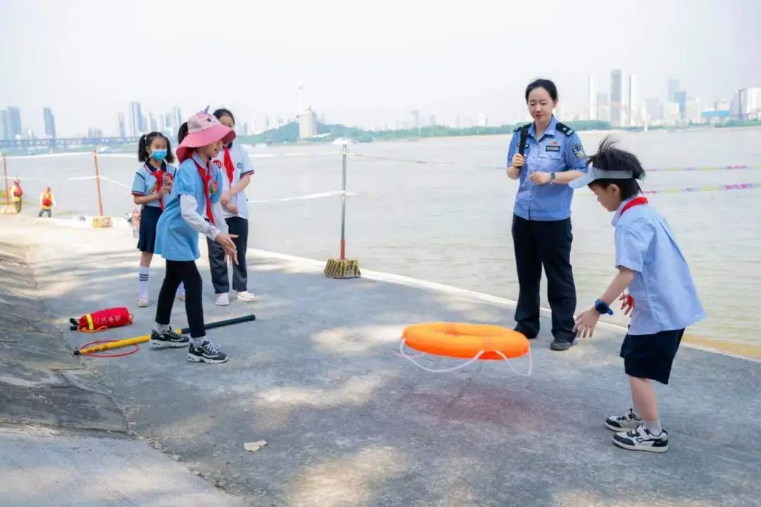 这堂长江边的青少年“防溺水”安全课生动又实用