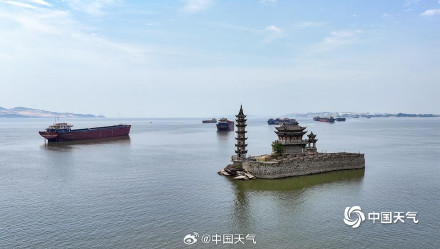 鄱阳湖落星墩又隐入湖中