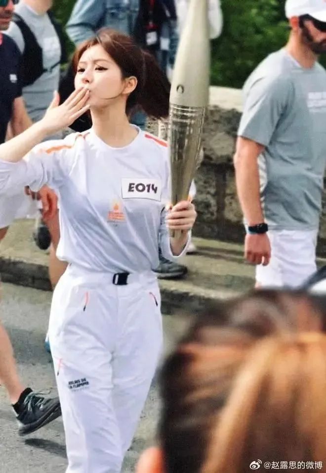 演员赵露思,成功完成巴黎奥运会圣火传递! 演员赵露思,成功完成巴黎奥运会圣火传递!