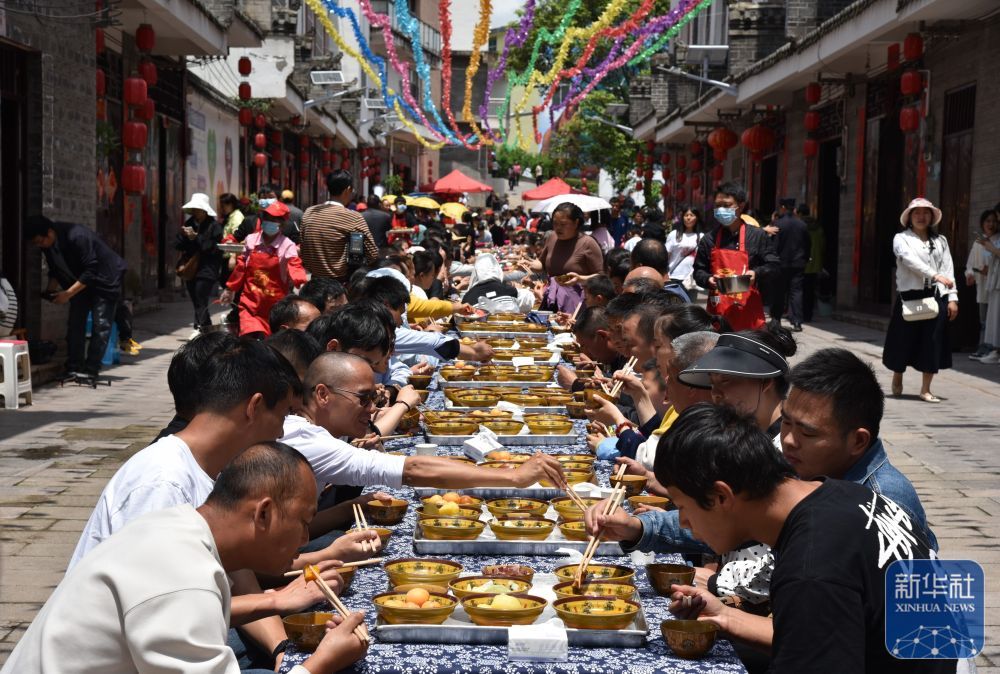 枇杷丰收引客来