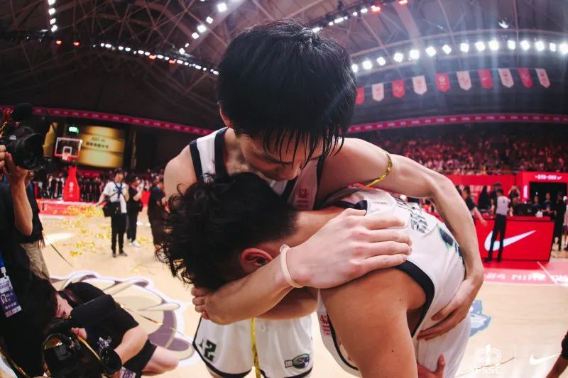 湖南地质中学男篮,全国总冠军! 湖南地质中学男篮,全国总冠军!