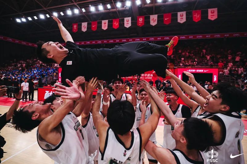 湖南地质中学男篮,全国总冠军! 湖南地质中学男篮,全国总冠军!