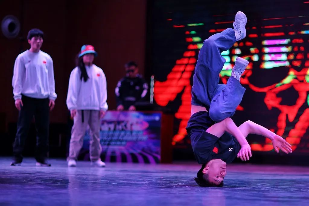 亓祥宇奥运资格赛摘银，霹雳舞如何在中国刮起旋风