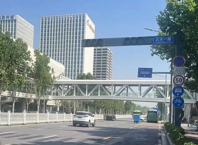 西安一司机试驾时致2死1伤:车辆超速一倍多,双方因缴费在医院起争执 西安一司机试驾时致2死1伤:车辆超速一倍多,双方因缴费在医院起争执