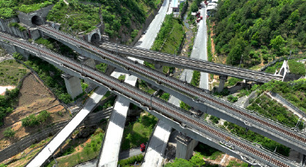 这座县级高铁站为何修“歪”了? 这座县级高铁站为何修“歪”了?