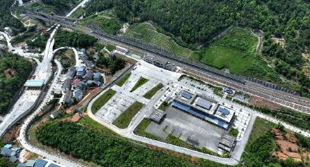 这座县级高铁站为何修“歪”了? 这座县级高铁站为何修“歪”了?