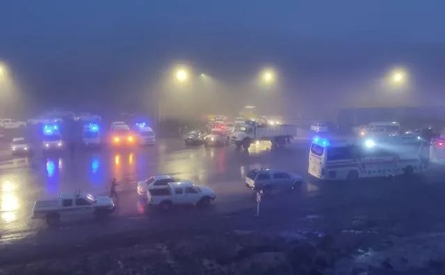 外长也在机上!伊朗总统所乘直升机已被发现,乘客名单公布→ 外长也在机上!伊朗总统所乘直升机已被发现,乘客名单公布→