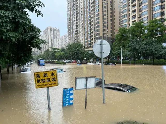 收到暴雨预警后该怎么做？如何避险自救？一文了解→