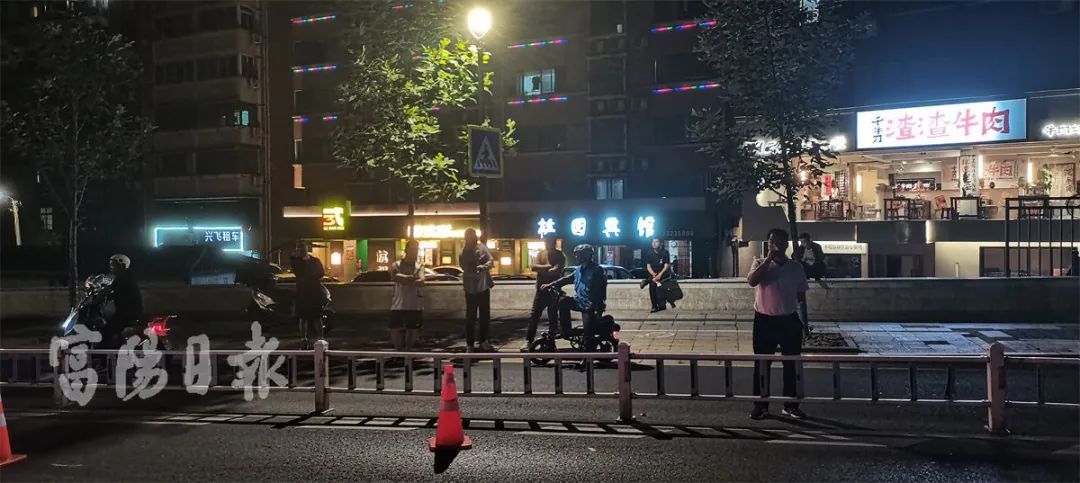 深夜杭州街头，男子当场后悔，只因做了这件事……
