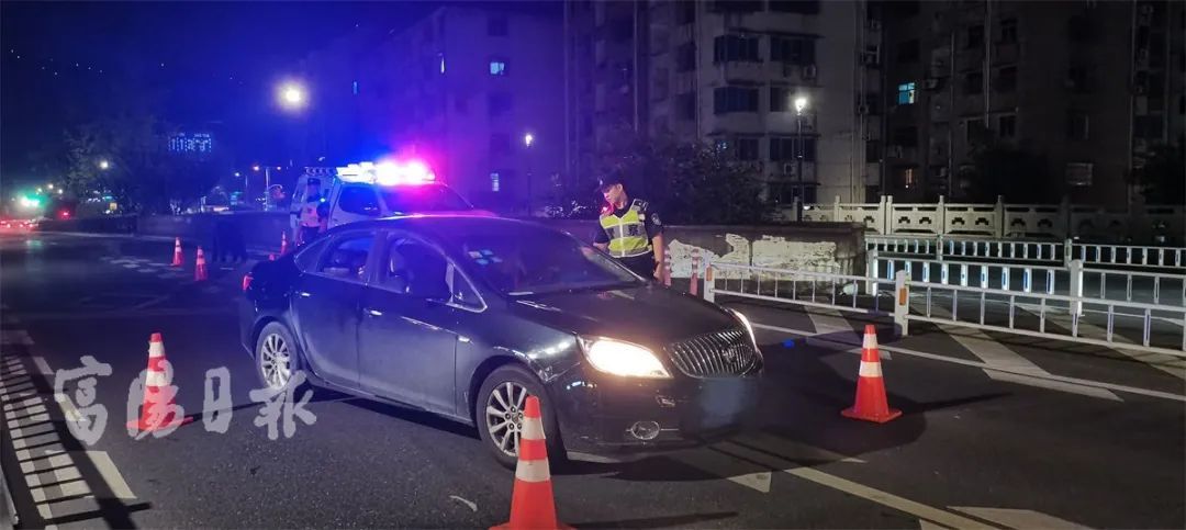 深夜杭州街头，男子当场后悔，只因做了这件事……