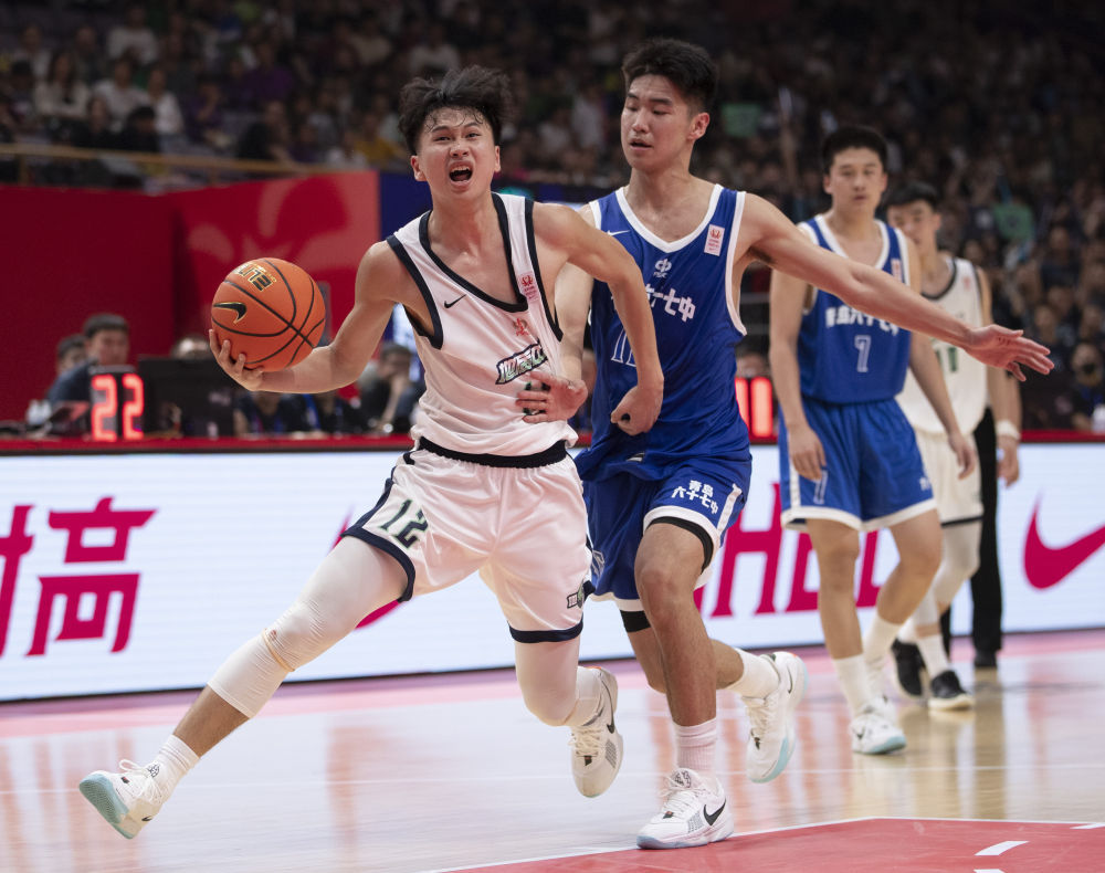 湖南地质中学男篮问鼎中国高中篮球联赛