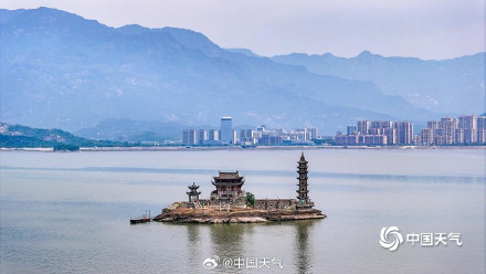 鄱阳湖落星墩又隐入湖中