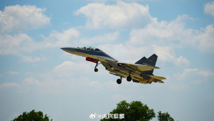 振翅长空!空军战机训练高清大片 振翅长空!空军战机训练高清大片