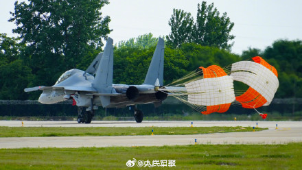 振翅长空!空军战机训练高清大片 振翅长空!空军战机训练高清大片