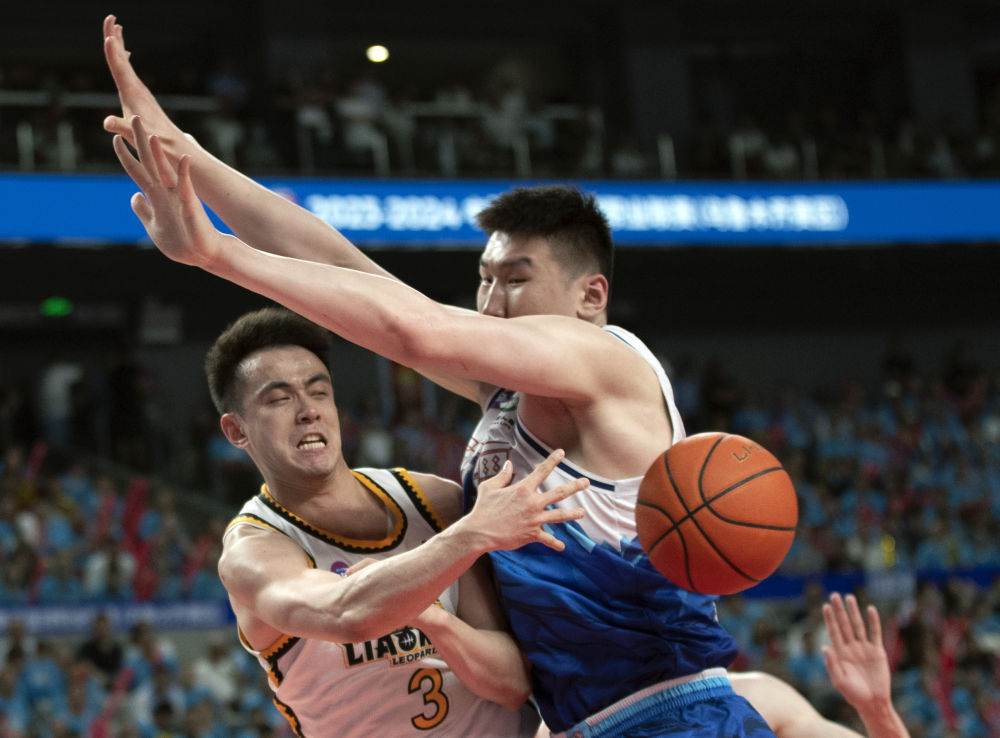 CBA总决赛：辽宁客胜新疆 距总冠军一步之遥