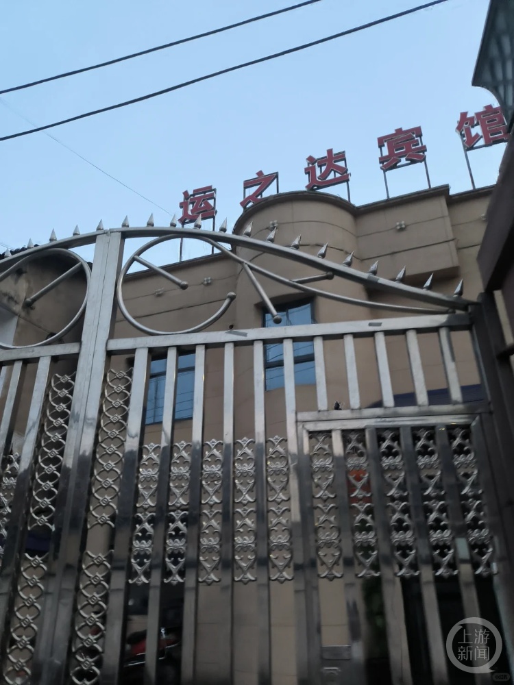 女子住酒店发现房间贴公安局封条，警方：已解封可正常入住