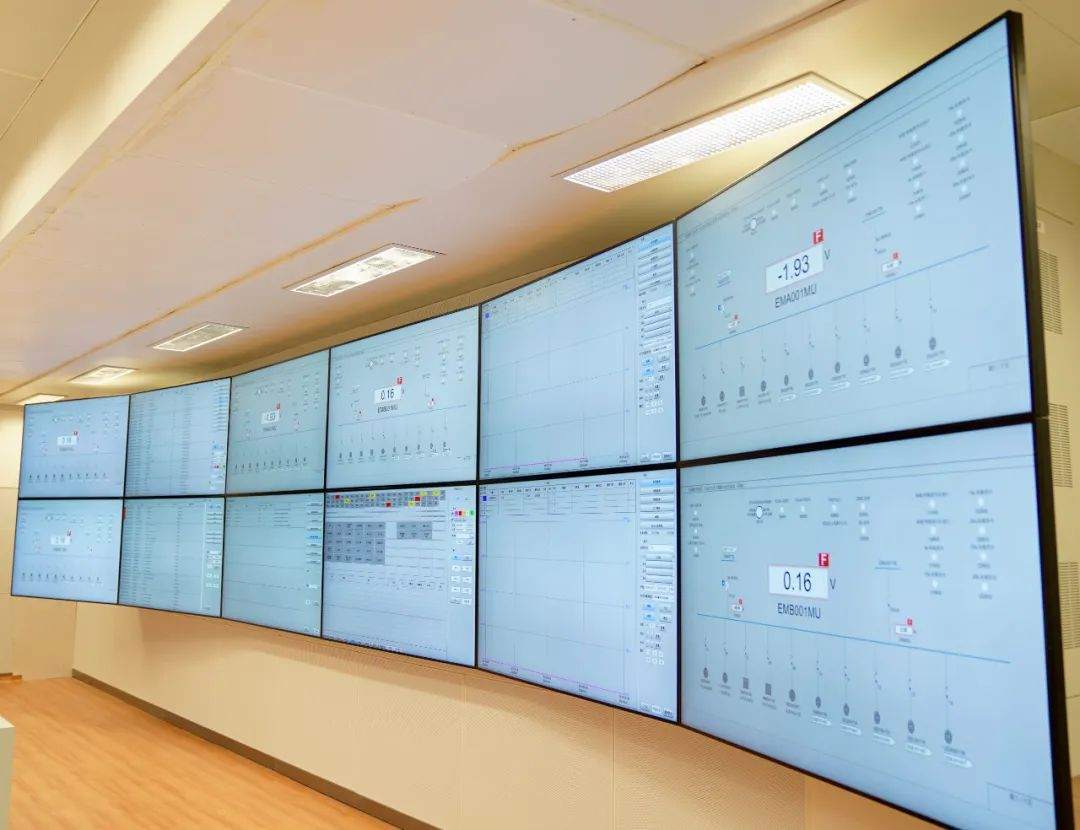 全球首台“玲龙一号”主控室启动