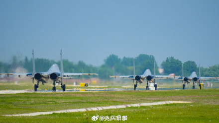 振翅长空!空军战机训练高清大片 振翅长空!空军战机训练高清大片