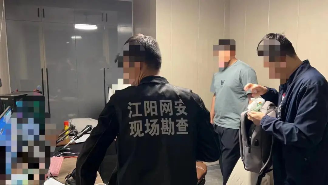 男子上演现实版“黑客帝国”，远程操控电脑硬盘！