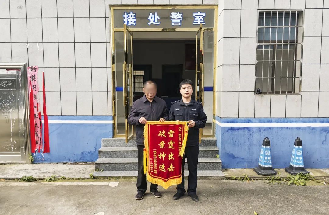 偷蜂蜜?“熊大、熊二”落网记! 偷蜂蜜?“熊大、熊二”落网记!