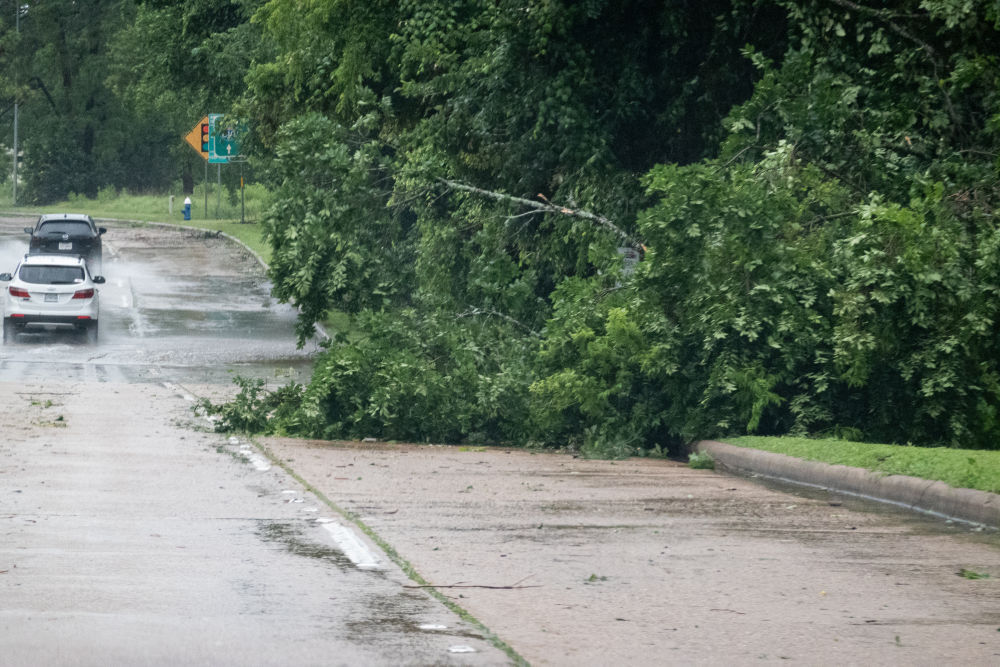 美国南部遭遇风暴 这些状况让人苦不堪言