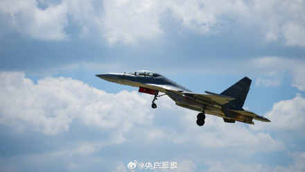 振翅长空!空军战机训练高清大片 振翅长空!空军战机训练高清大片