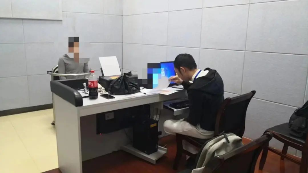 男子上演现实版“黑客帝国”，远程操控电脑硬盘！