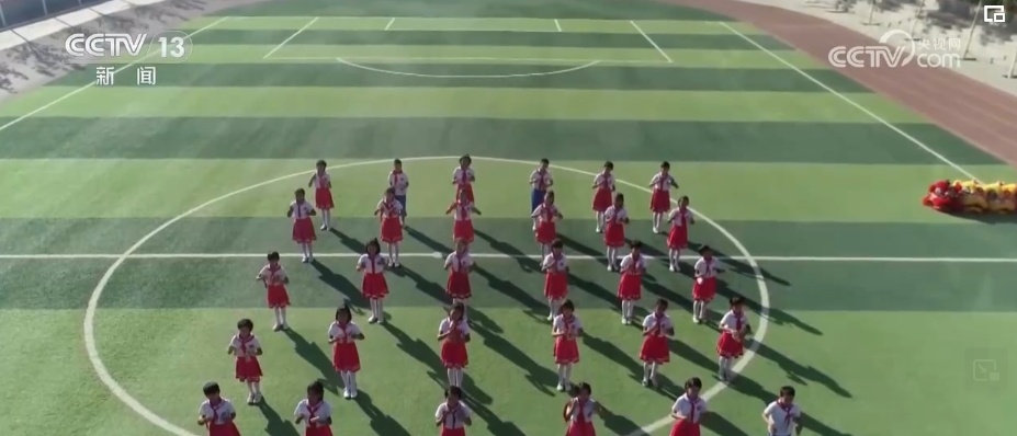 新疆实现光伏“蓝”、沙漠“黄”、生态“绿”协同发展