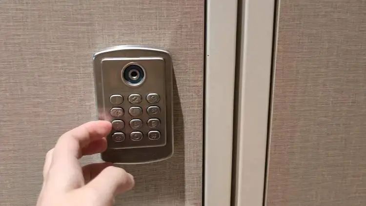 “来上海记住这个位置，可以免费……”这类攻略爆火！