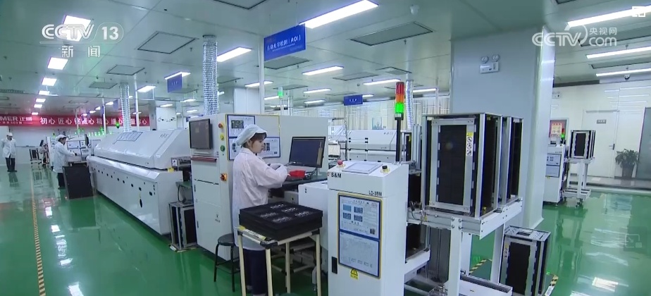 新疆实现光伏“蓝”、沙漠“黄”、生态“绿”协同发展