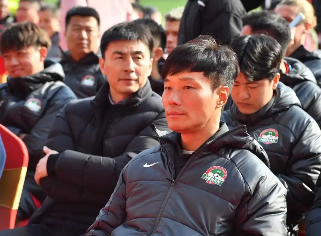 4连败后，被骂“霸道总裁”的李玮锋“背锅”离开？嘘声下的河南队路在何方？