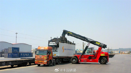 中老铁路进出口生鲜货物日均运量突破1500吨