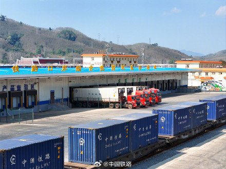 中老铁路进出口生鲜货物日均运量突破1500吨